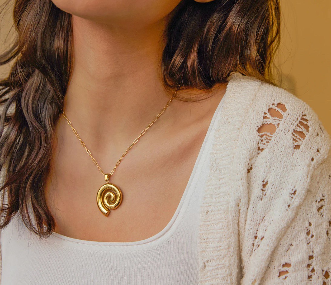 SAVVY CIRCLE PENDANT NECKLACE