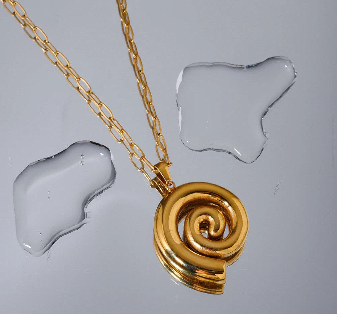 SAVVY CIRCLE PENDANT NECKLACE