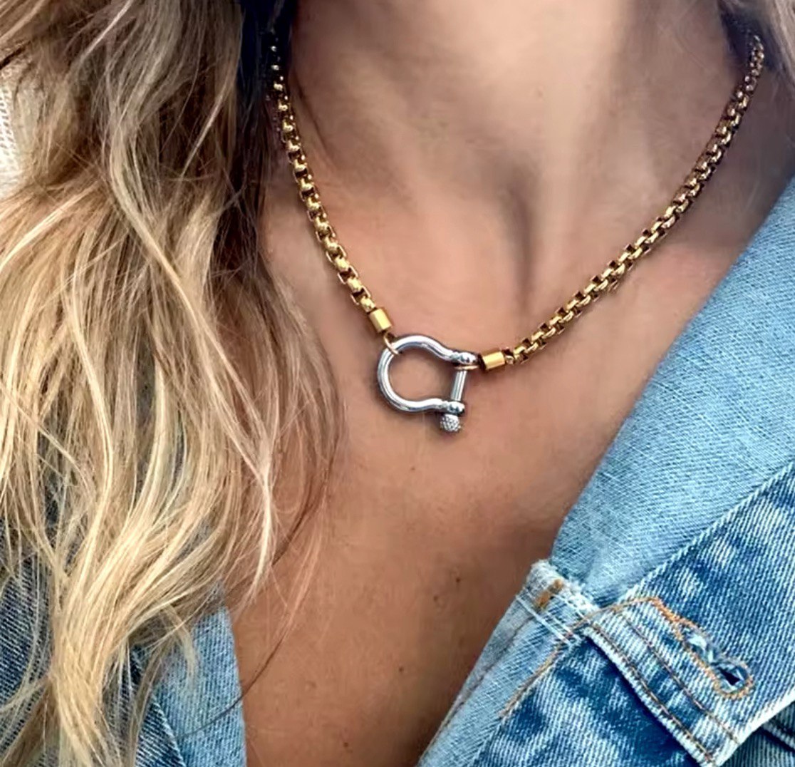 HORSE SHOE NECKLACE