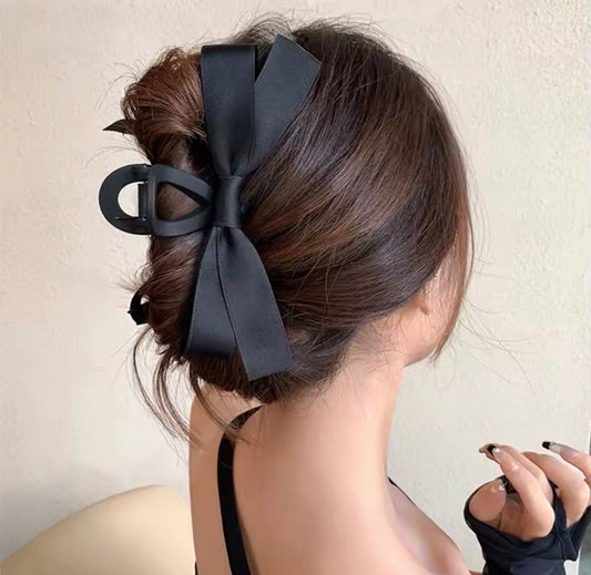 BLACK BOWKNOT CLAW