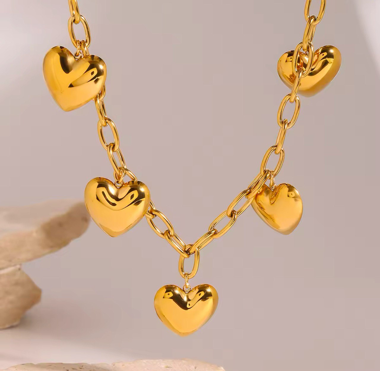 HEARTS LOVE PENDANT NECKLACE