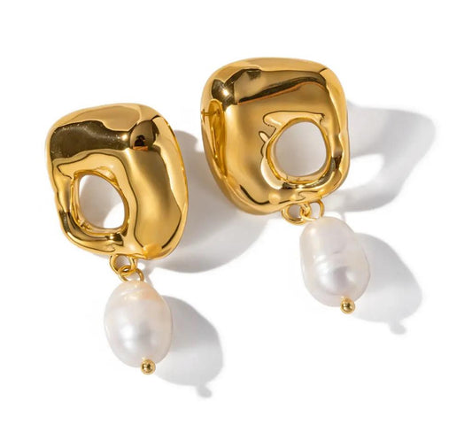 Square pearls earrings